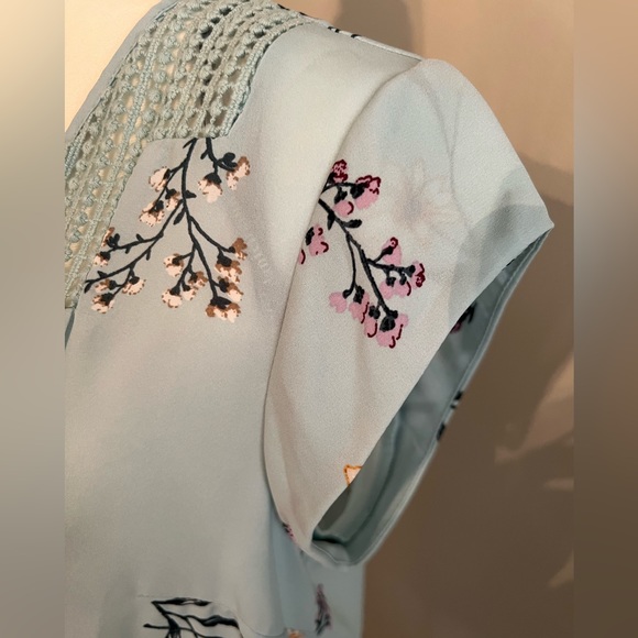 Daniel Rainn Estefany Lace Detail Split Neck Blouse Size Large - Picture 6 of 7